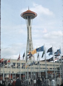 ۵۵۴۱۹۳a1e58ece706c000357_the-architectural-lab-a-history-of-world-expos-_space_needle_at_world-s_fair__1962-530x731